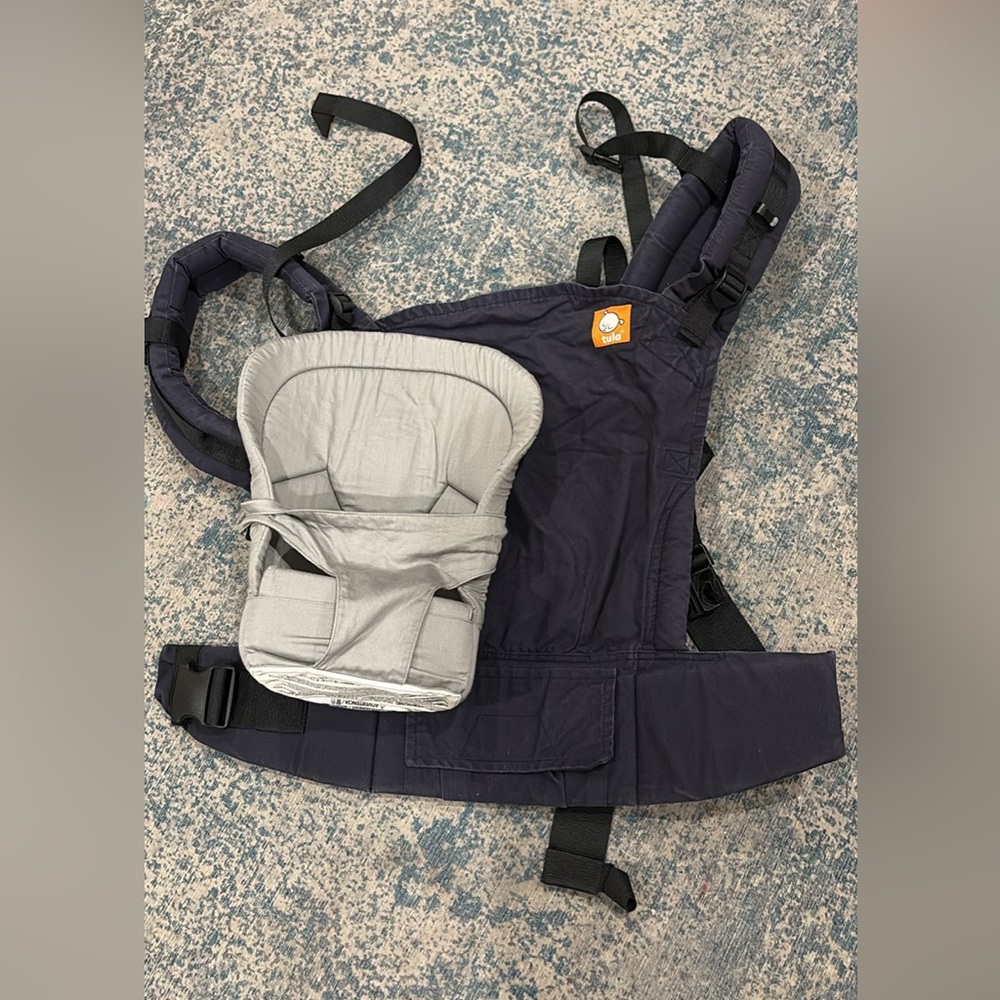 Tula Navy Carrier with Gray Newborn Insert
